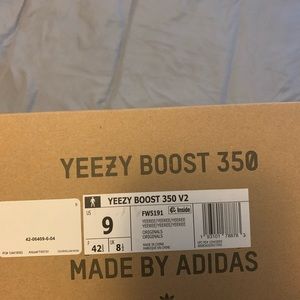 Yeezys men size 9